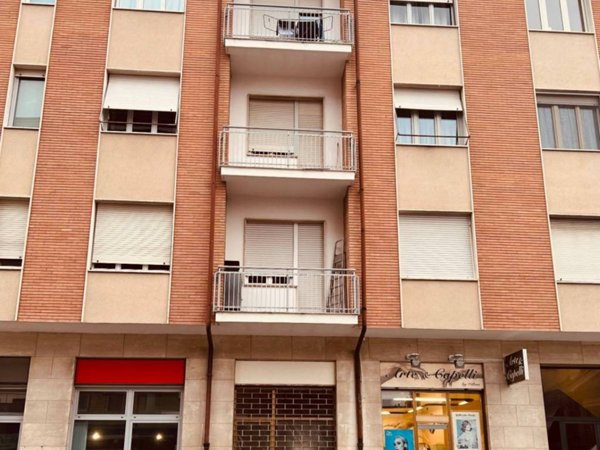 negozio in affitto a Cuneo in zona San Rocco Castagnaretta