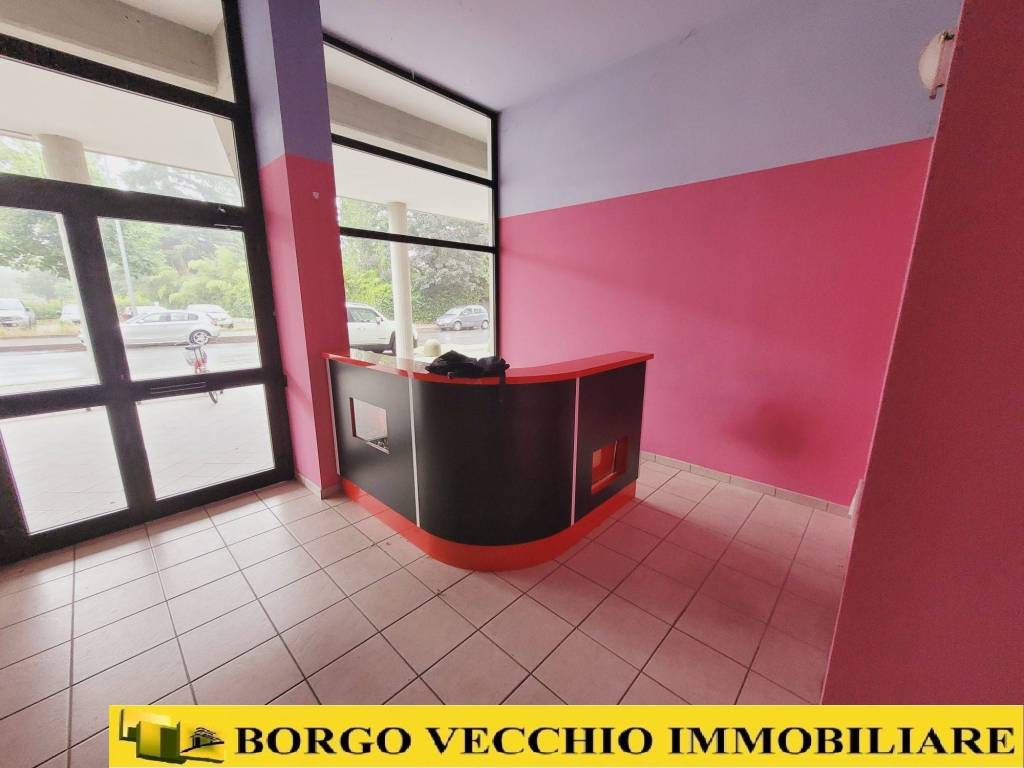 negozio in affitto a Cuneo in zona San Rocco Castagnaretta