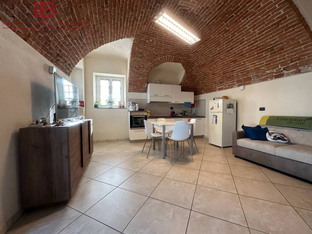 appartamento in affitto a Cuneo in zona Confreria