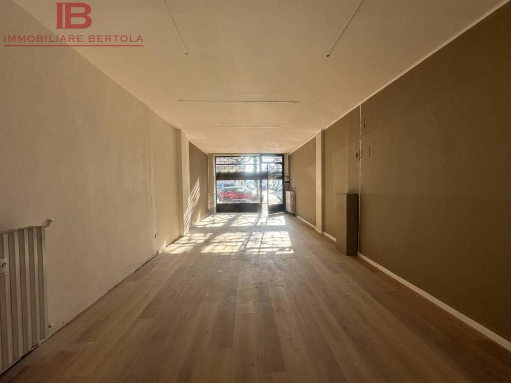 negozio in affitto a Cuneo in zona Centro Città