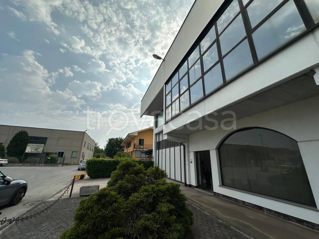 locale commerciale in affitto a Cuneo in zona Madonna dell'Olmo