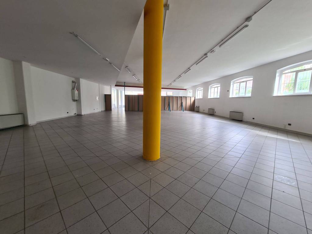 negozio in affitto a Cuneo in zona Centro Città