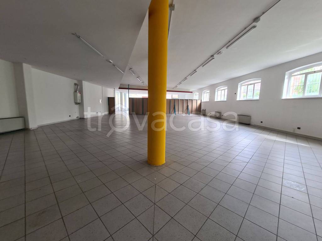 negozio in affitto a Cuneo in zona Centro Città