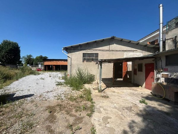 locale commerciale in affitto a Cuneo in zona San Rocco Castagnaretta