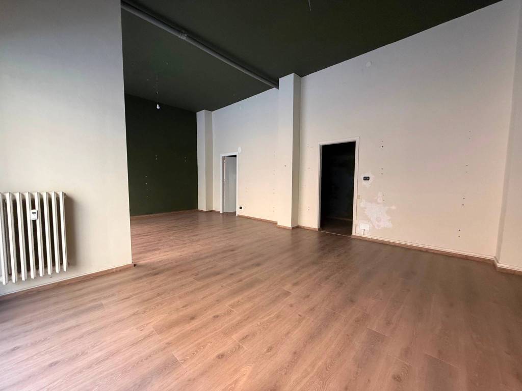 negozio in affitto a Cuneo in zona San Rocco Castagnaretta