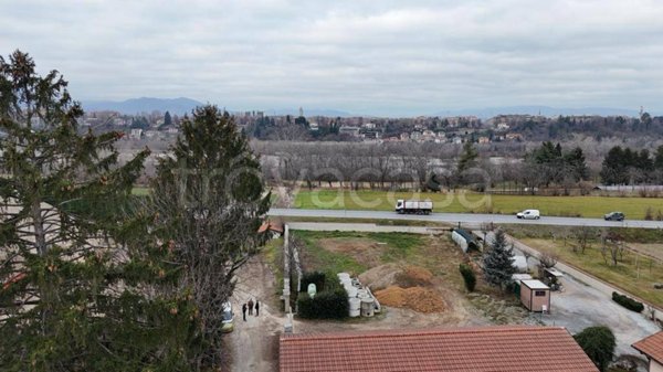 negozio in affitto a Cuneo in zona Spinetta