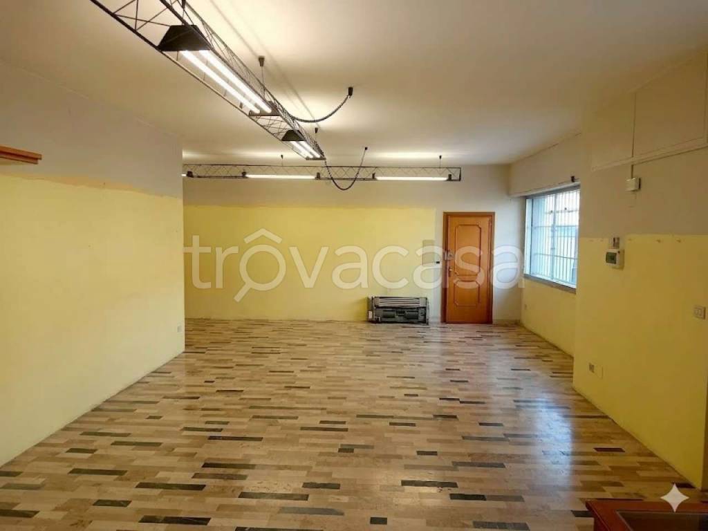 negozio in affitto a Cuneo in zona Madonna dell'Olmo