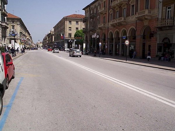 negozio in affitto a Cuneo in zona Centro Città