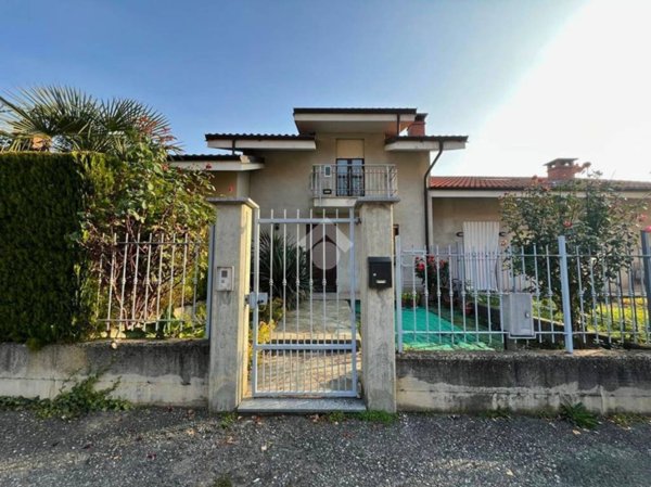 casa indipendente in affitto ad Envie