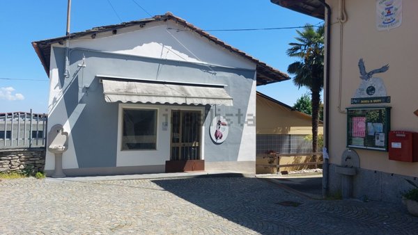 locale commerciale in affitto ad Envie in zona Occa