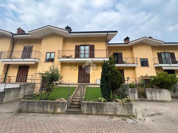appartamento in affitto ad Envie in zona Occa