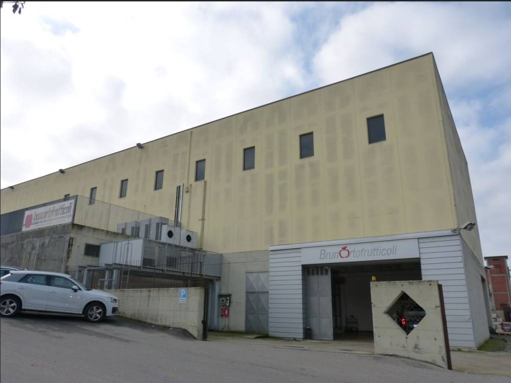 locale commerciale in affitto a Fossano