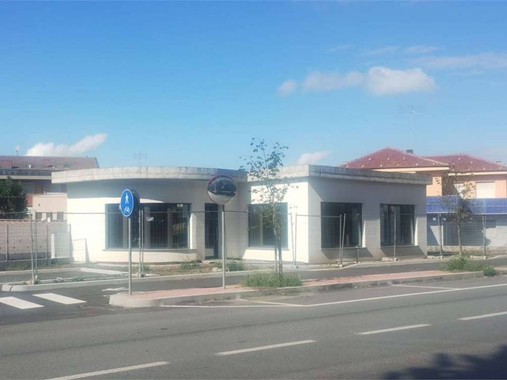 locale commerciale in affitto a Fossano