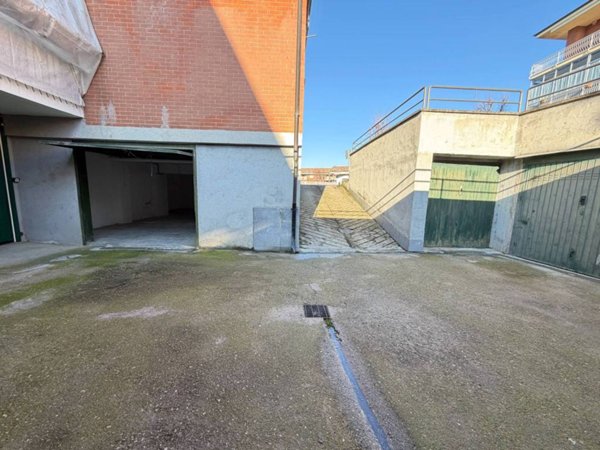 locale commerciale in affitto a Fossano