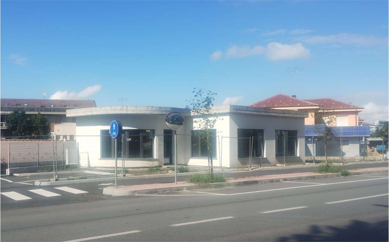 locale commerciale in affitto a Fossano in zona Santa Lucia