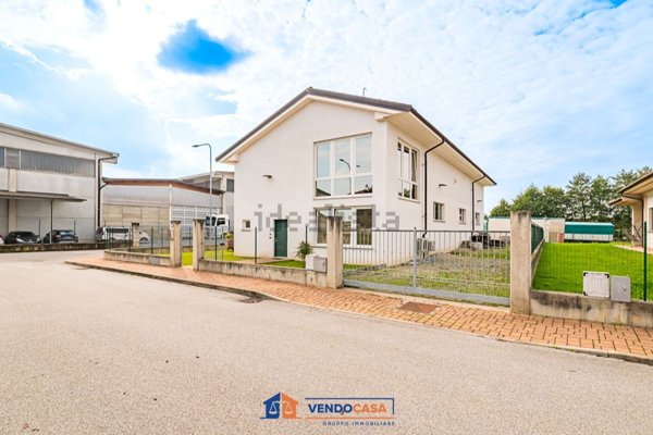 locale di sgombero in vendita a Genola