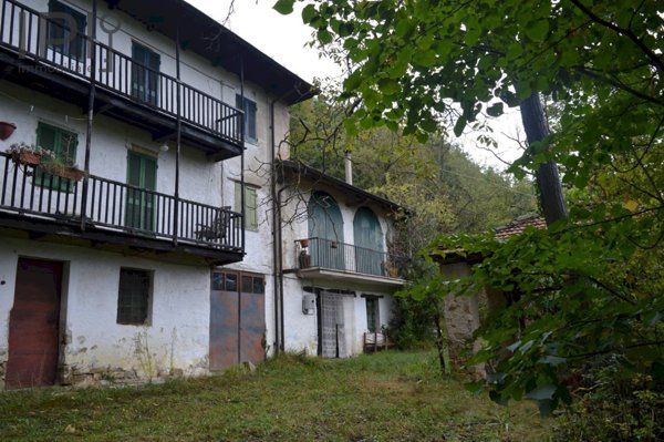 casa indipendente in vendita a Gorzegno