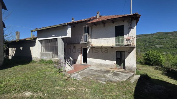 casale in vendita a Gorzegno