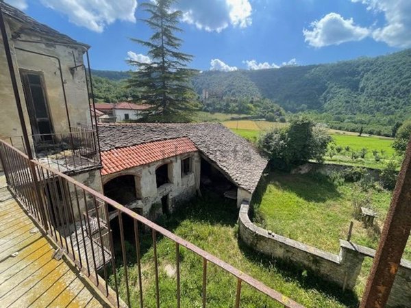 casale in vendita a Gorzegno