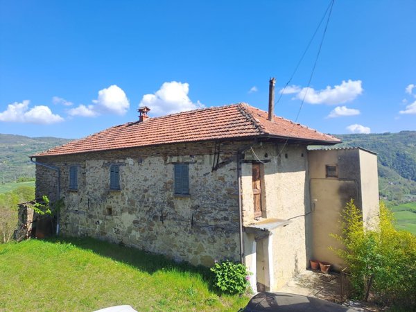 casale in vendita a Gorzegno