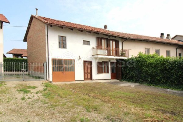 casa indipendente in vendita a Govone in zona San Pietro