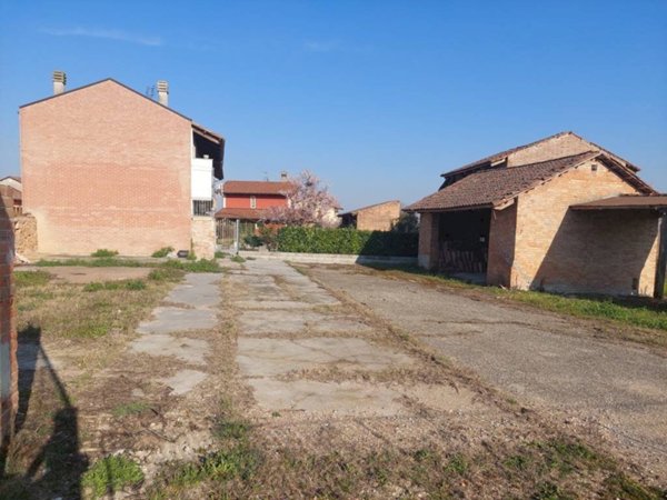 casa indipendente in vendita a Govone in zona San Pietro