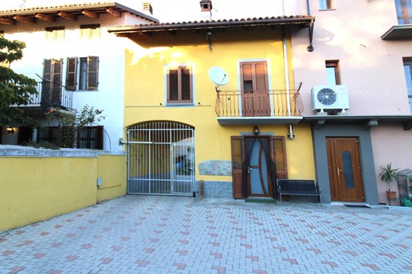 appartamento in vendita a Govone in zona Canove