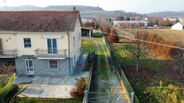 casa indipendente in vendita a Govone in zona Canove