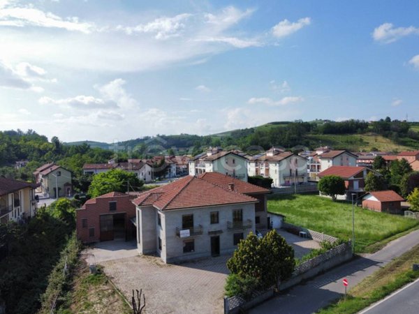 casa indipendente in vendita a Govone in zona Canove