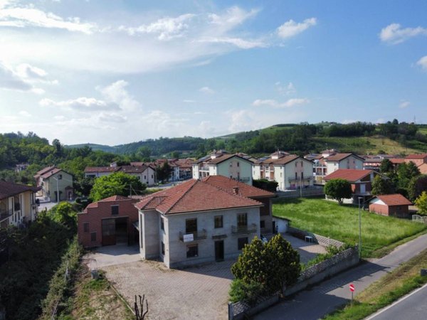 casa indipendente in vendita a Govone in zona Canove