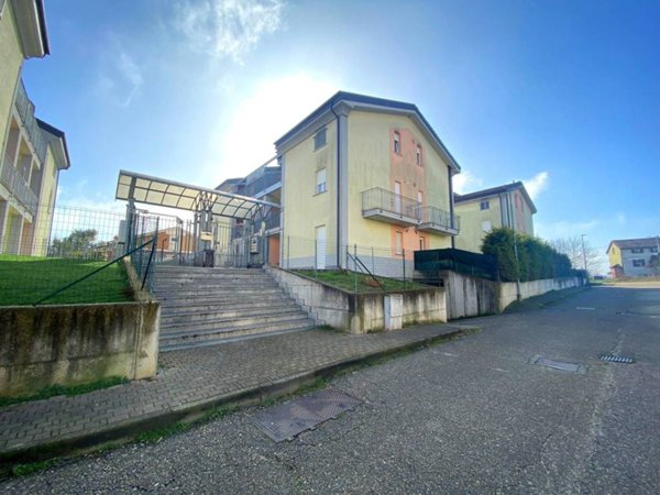 appartamento in vendita a Govone in zona Canove