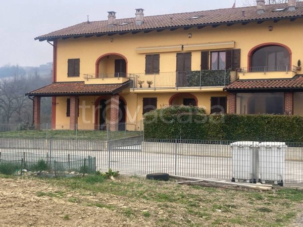 appartamento in vendita a Govone in zona Canove