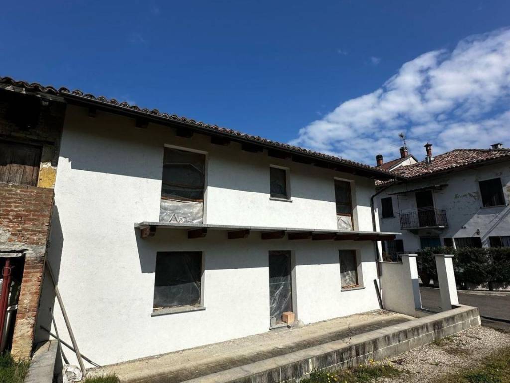 casa indipendente in vendita a Govone in zona Canove