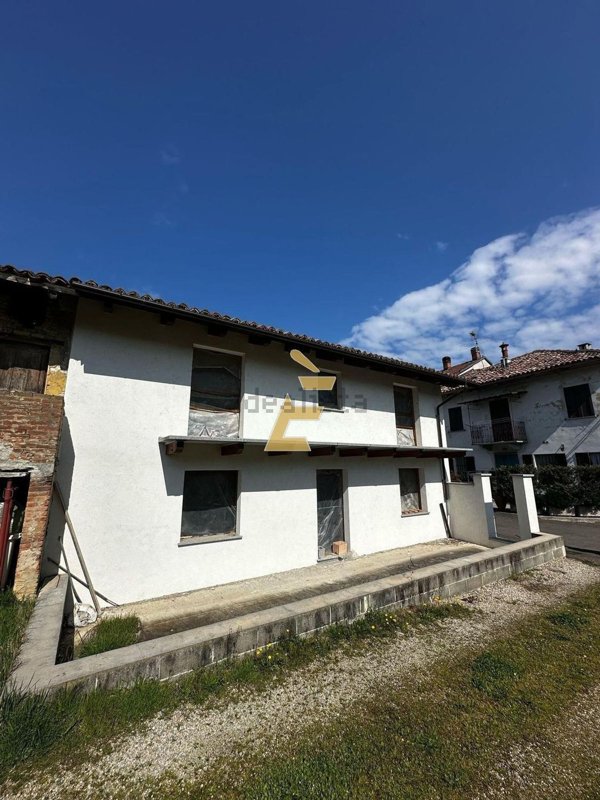 appartamento in vendita a Govone in zona Canove