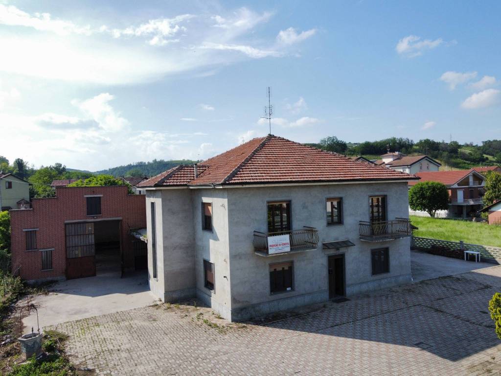 casa indipendente in vendita a Govone in zona Canove