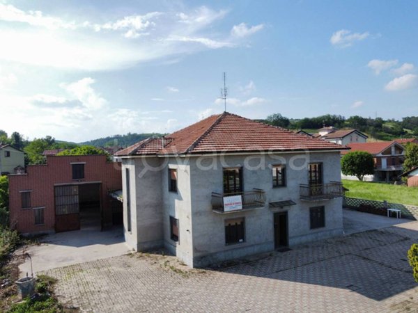 casa indipendente in vendita a Govone in zona Canove