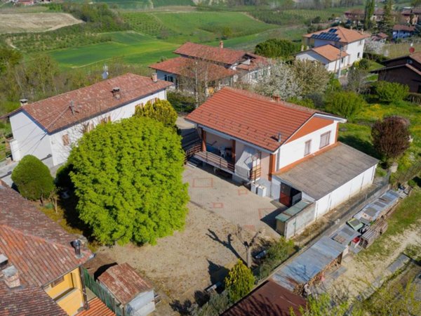 casa indipendente in vendita a Govone in zona Craviano