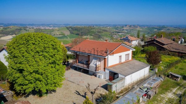 casa indipendente in vendita a Govone in zona Craviano