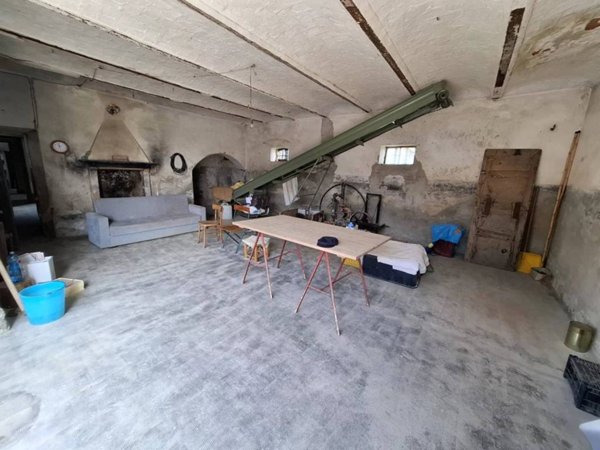 casale in vendita a Govone in zona Canove