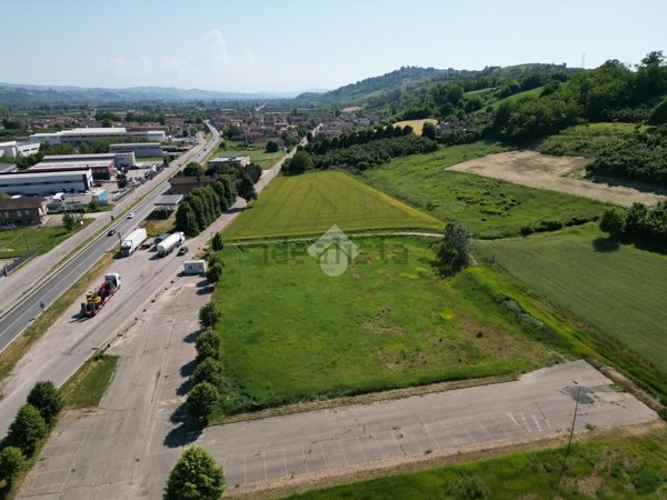 terreno edificabile in vendita a Govone in zona Canove