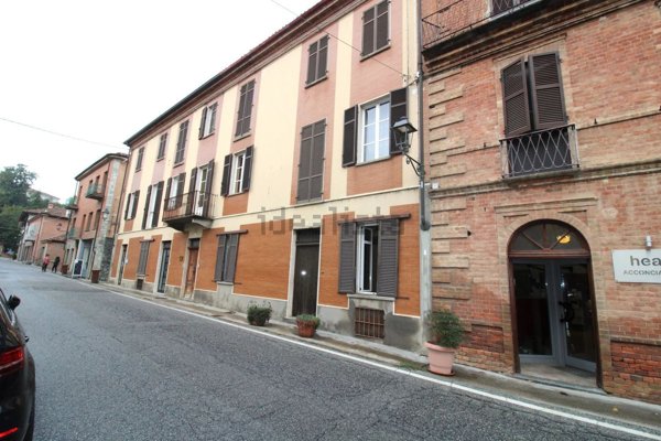 locale commerciale in vendita a Govone