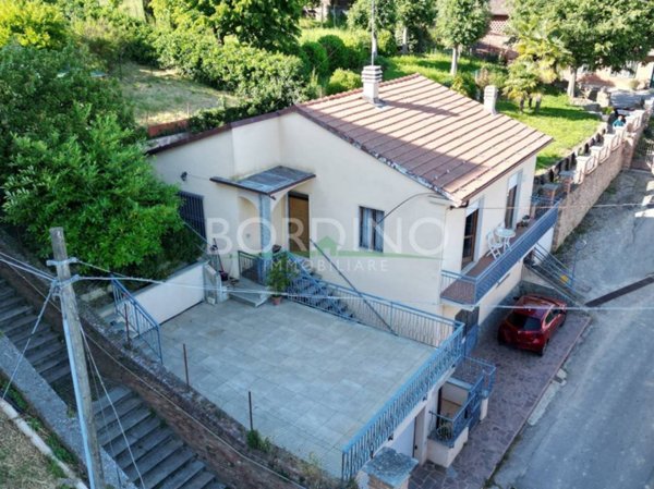 casa indipendente in vendita a Govone in zona San Pietro