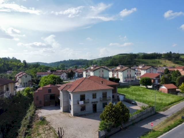 casa indipendente in vendita a Govone in zona Canove