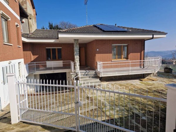 casa indipendente in vendita a Govone