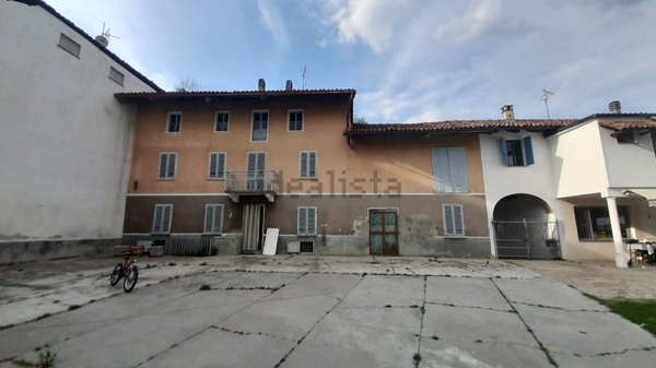 esavano in vendita a Govone