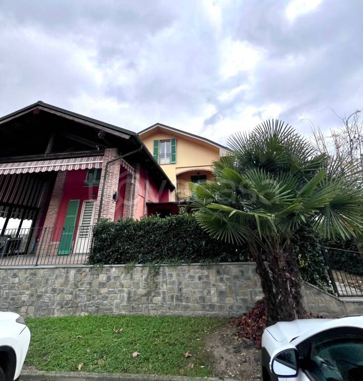 appartamento in vendita a Govone in zona Canove