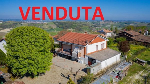 casa indipendente in vendita a Govone in zona Craviano