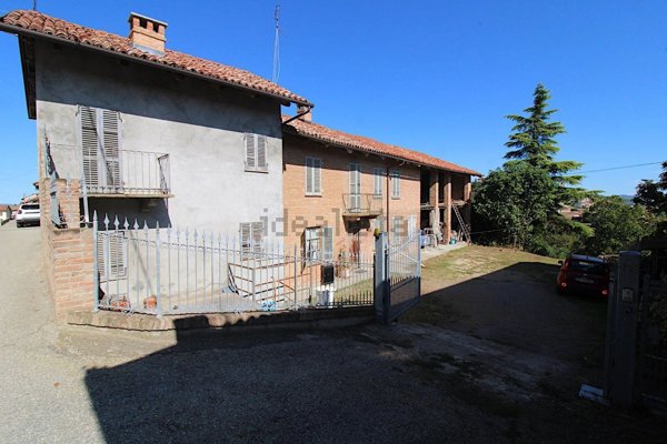 esavano in vendita a Govone