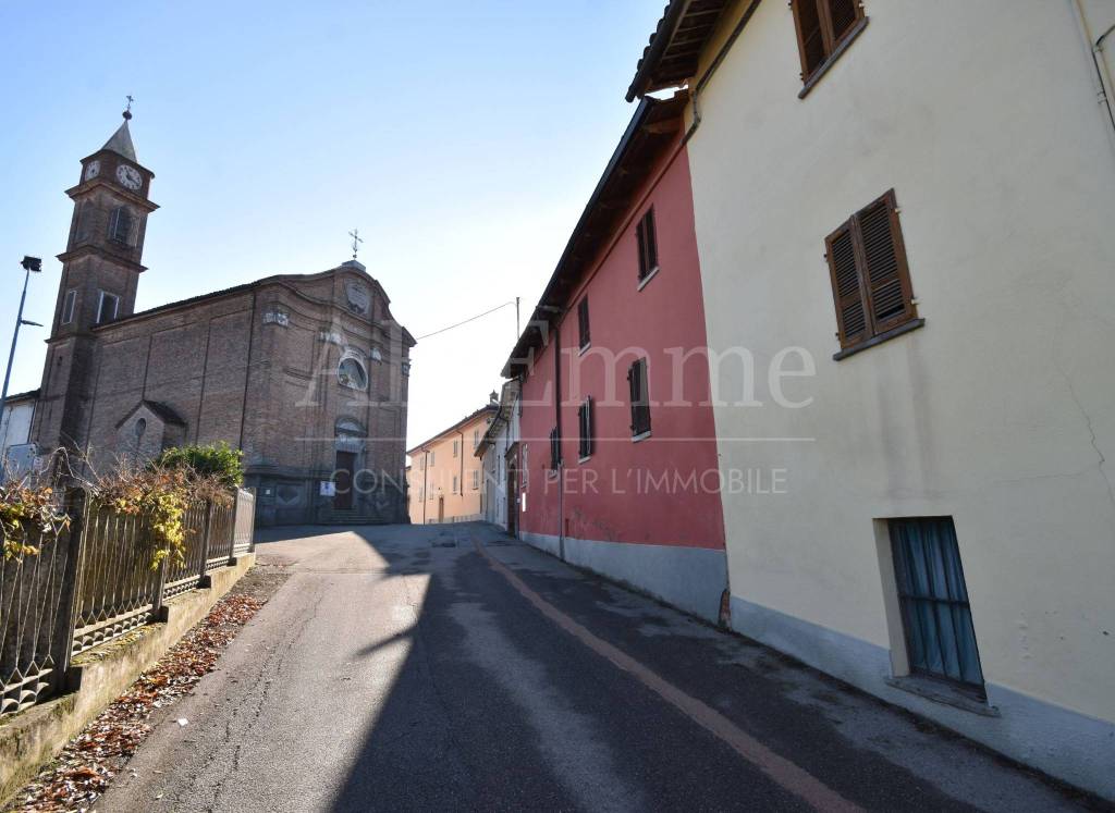 casa indipendente in vendita a Govone in zona San Pietro