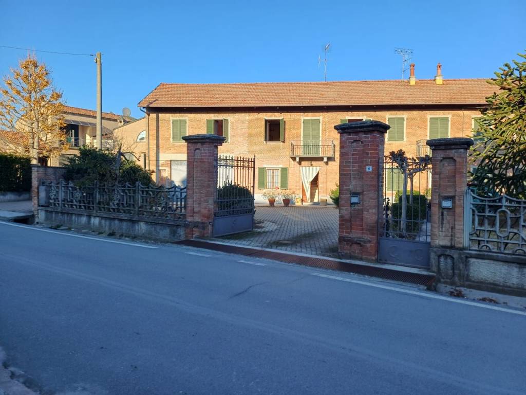 casa indipendente in vendita a Govone in zona Canove